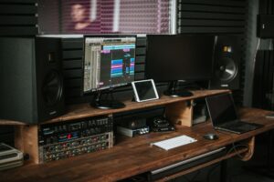 ลำโพง monitor studio รู้จักให้ลึก เลือกให้ถูก เสียงถึงใจคนทำเพลง
